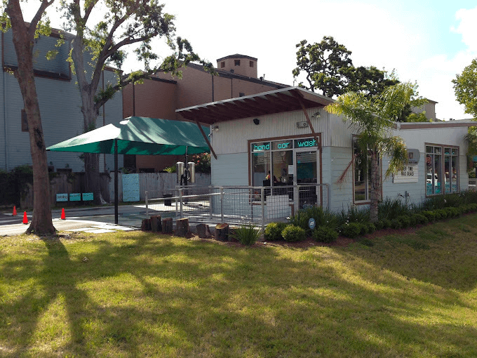 Car Wash Open on Sunday in Montrose
